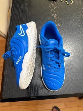 Nike Kids' Blue indoor soccer-futsal